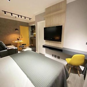 Studio moderno - Jardins: Cama Queen, Ar e Garagem